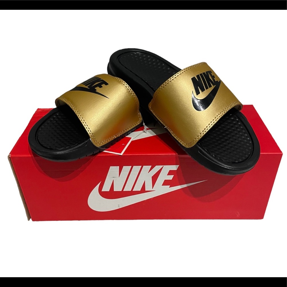 Nike Women's Benassi Sandals, Black/Black-metallic Gold.